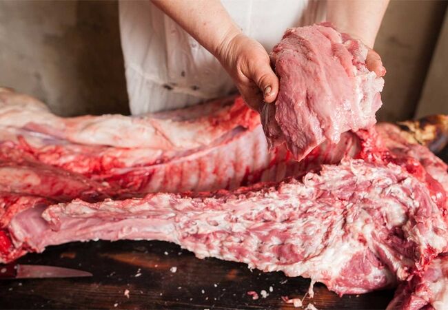 گوشت گاومیش به جای گوشت گوساله؟ ابهام در واردات گوشت و ضرورت شفاف‌سازی ارزی