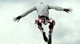 سریع‌ترین ربات دونده جهان با کفش‌های کتانی+ویدیو

