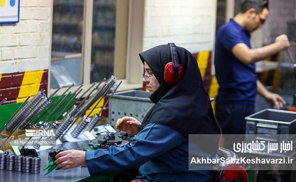 زنان، اولین قربانیان تعدیل نیرو؛ چرا بازار کار زنانه نیست؟