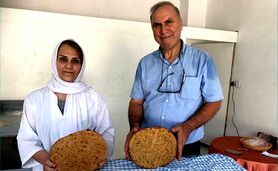 عرضه نان کامل توسط بانوی خلاق گرگانی+ ویدئو

