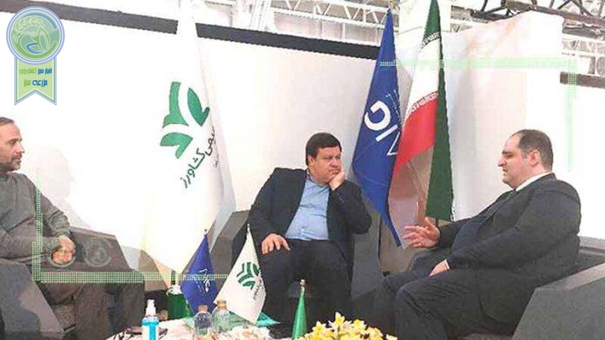 بازدید مدیرعامل بانک کشاورزی از غرفه ملی شیمی کشاورز