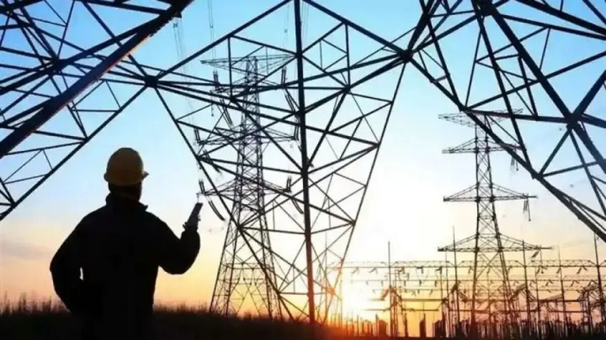 دستور رئیس‌جمهور برای کاهش قطعی برق صنایع تهران به یک روز در هفته
