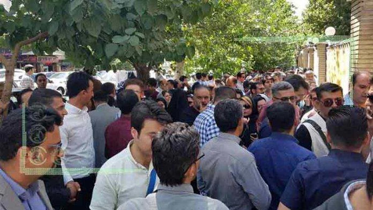 مجمع عمومی تهران در خیابان و پشت درب های بسته!؟