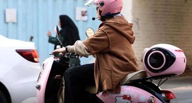 چالش‌های بی‌پایان صدور گواهینامه موتورسیکلت زنان؛ قانون چه می‌گوید؟