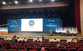 بخش‌های اقتصادی در تدوین برنامه چشم‌انداز 1430 مشارکت کنند    

