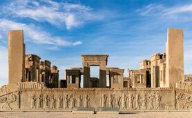 خطر جدی فرونشست در تخت جمشید

