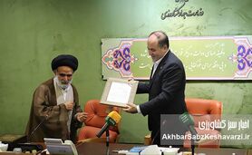 لوح تقدیر اقامه نماز به وزیر جهاد کشاورزی؛ پرسنل دولت قبل هم نمازخوان بودند