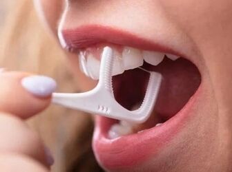 چرا حتی هفته‌ای یک‌بار نخ دندان کشیدن با کاهش خطر سکته مغزی مرتبط است؟ 