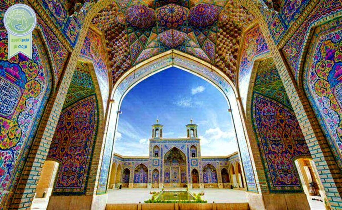 کاشی‌های رنگ‌پریده‌

