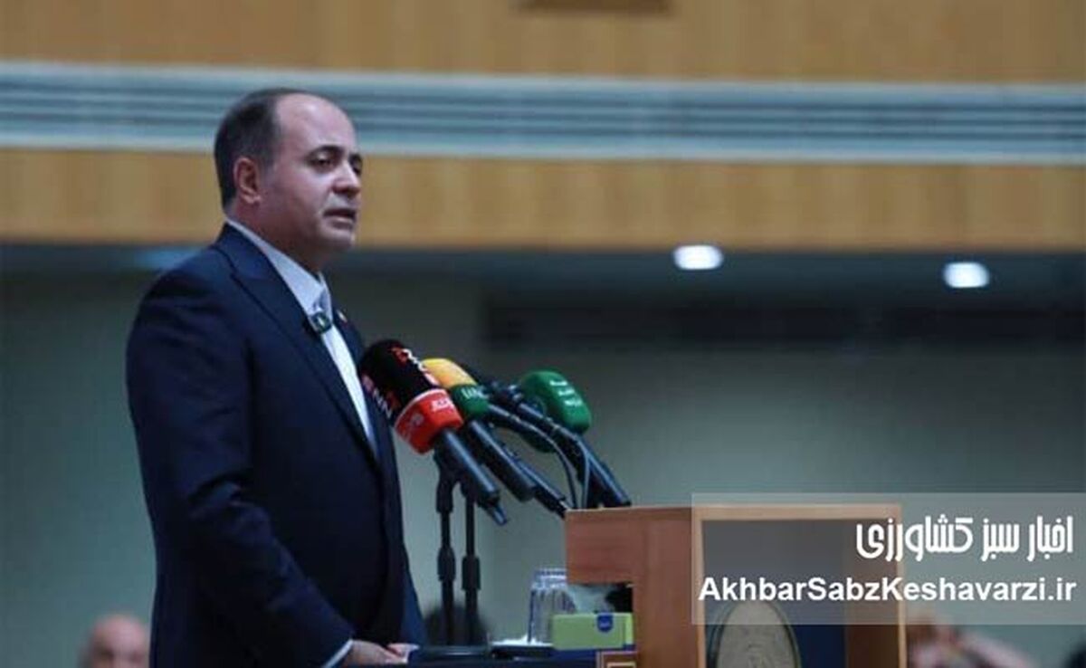 سالن اجلاس خالی از بزرگان؛ تقابل عملکرد وزیر کشاورزی با منویات رهبری علت غیبت مقامات